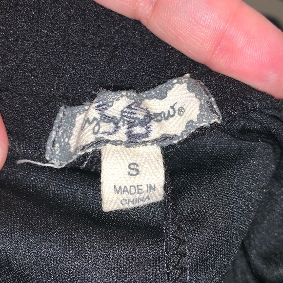 Embroidered Halter with matching shorts - Picture 3 of 3